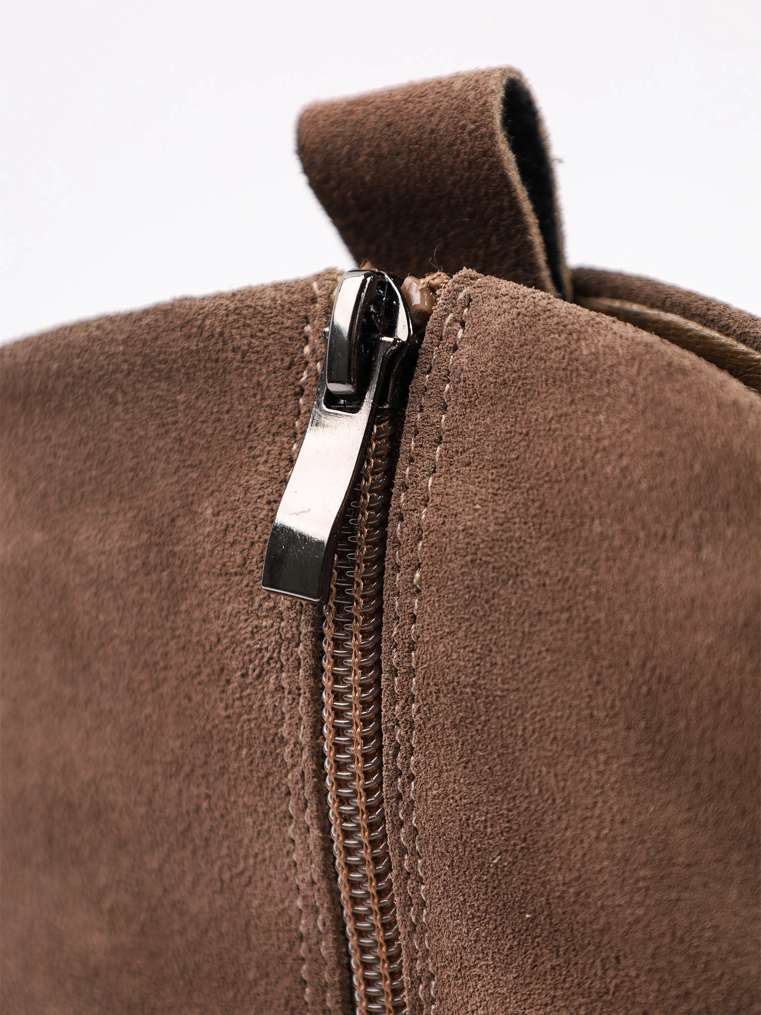 Ботильоны темно-коричневого цвета из натуральной замши